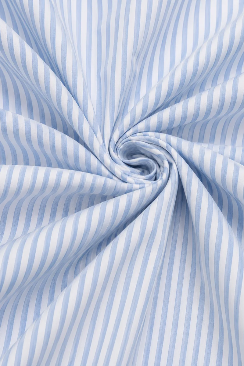 Charlett | Gestreiftes Maxikleid mit Cut-Out-Ausschnitt