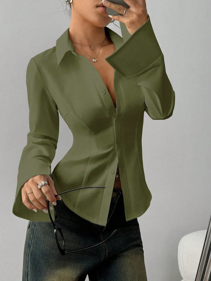 Livessa | Elegante Knopfbluse mit taillierter Form
