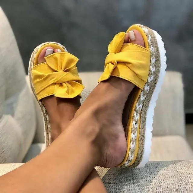 Qosella | Sandalen mit geflochtener Sohle und großer Schleife