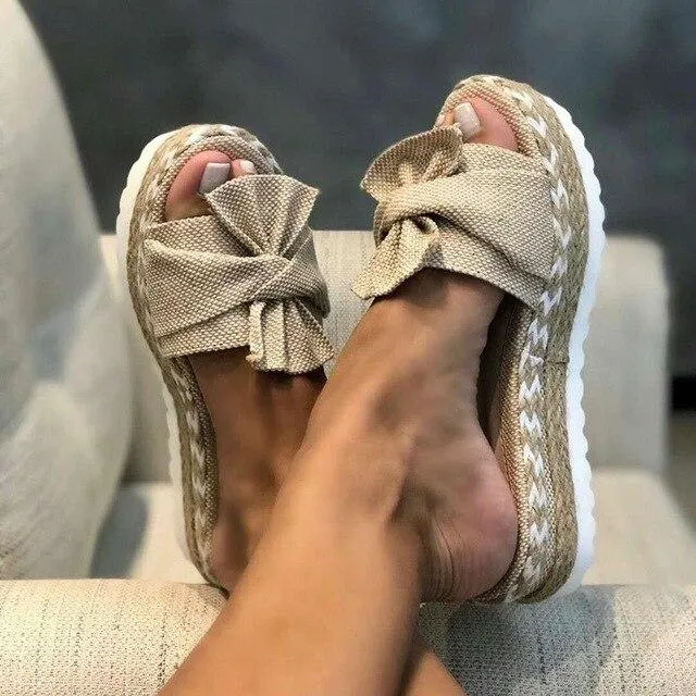 Qosella | Sandalen mit geflochtener Sohle und großer Schleife