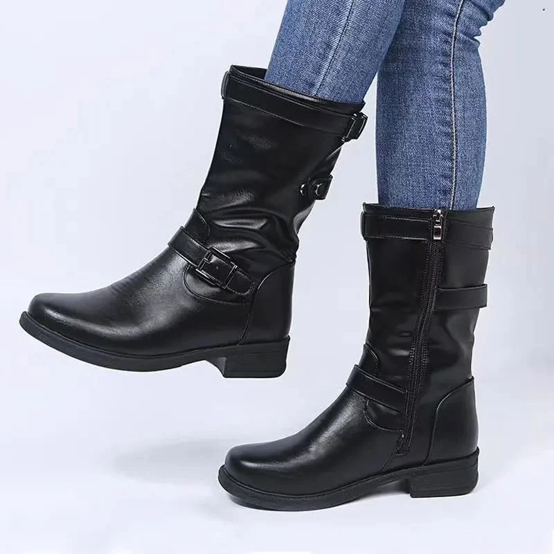 Stiefel Damen im Bikerstil mit Schnallen
