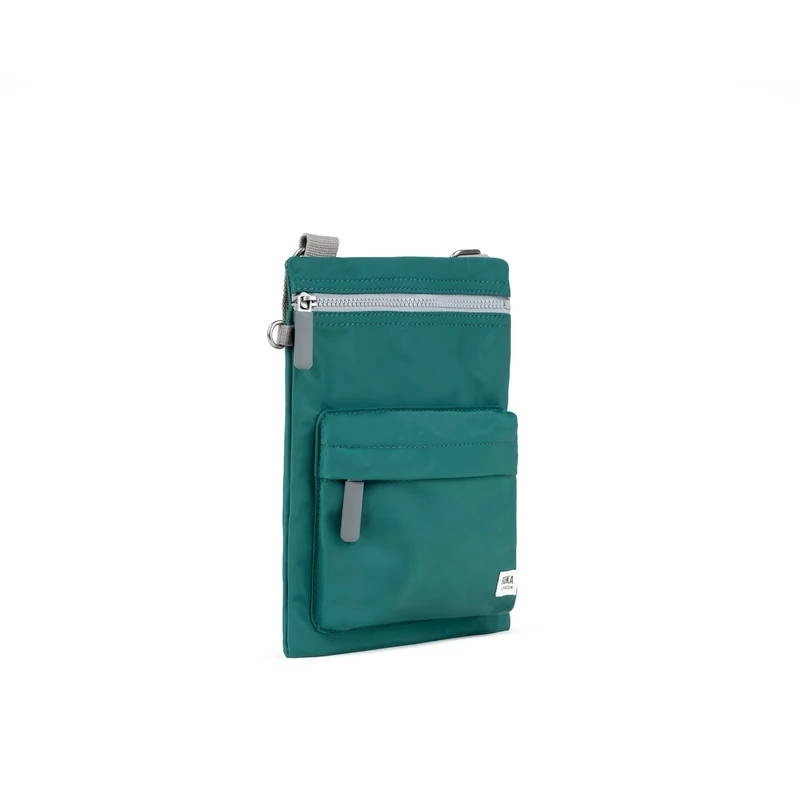 ROKA Chelsea B Türkisfarbene Tasche aus recyceltem Nylon
