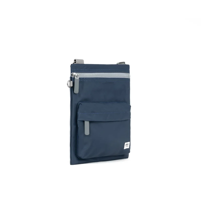 ROKA Chelsea B Midnight Tasche aus recyceltem Nylon