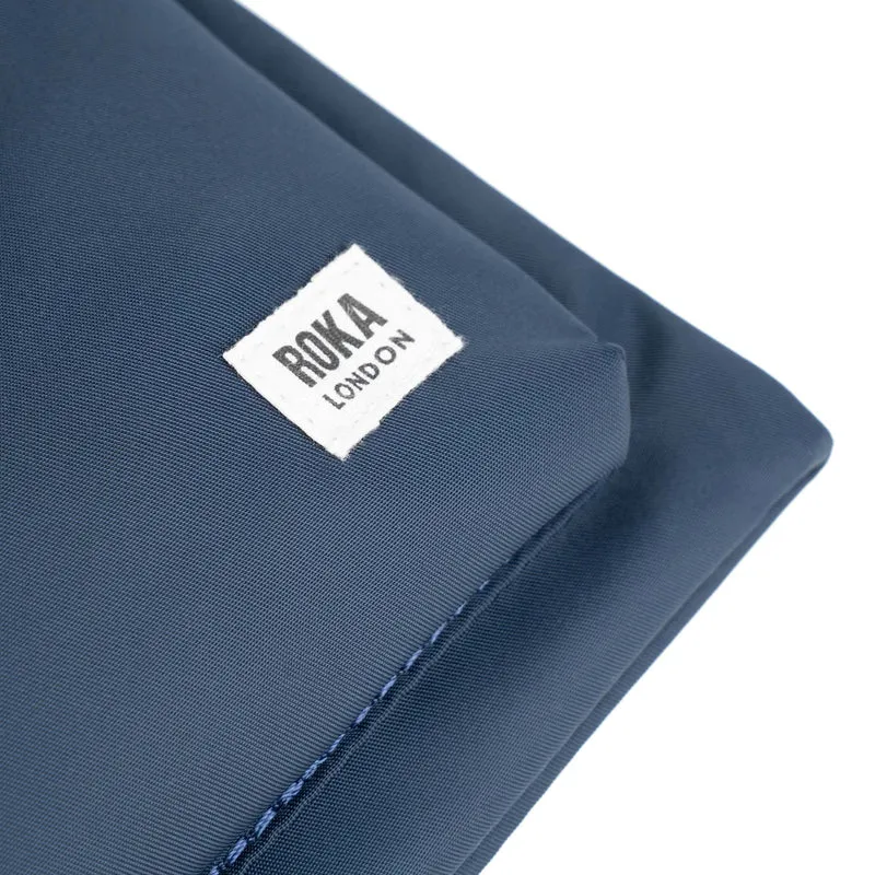 ROKA Chelsea B Midnight Tasche aus recyceltem Nylon