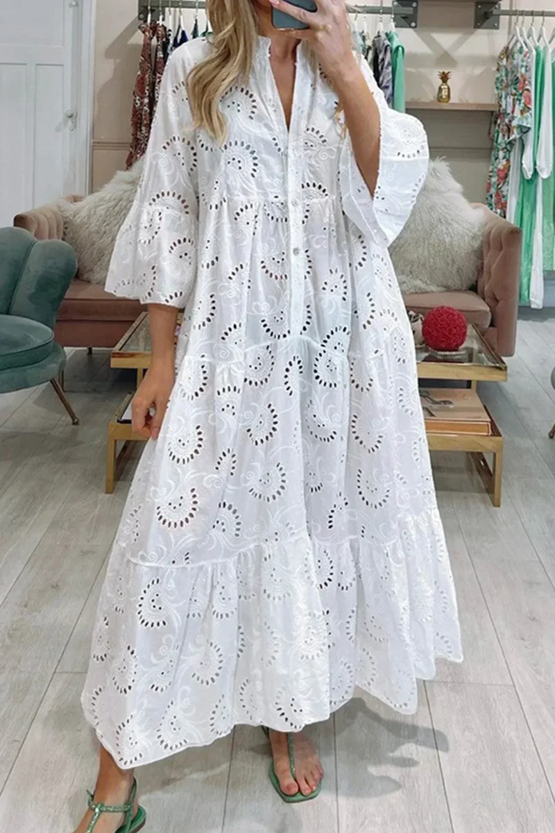 Cordelia | Sommerliches Kleid mit Lochmuster und V-Ausschnitt
