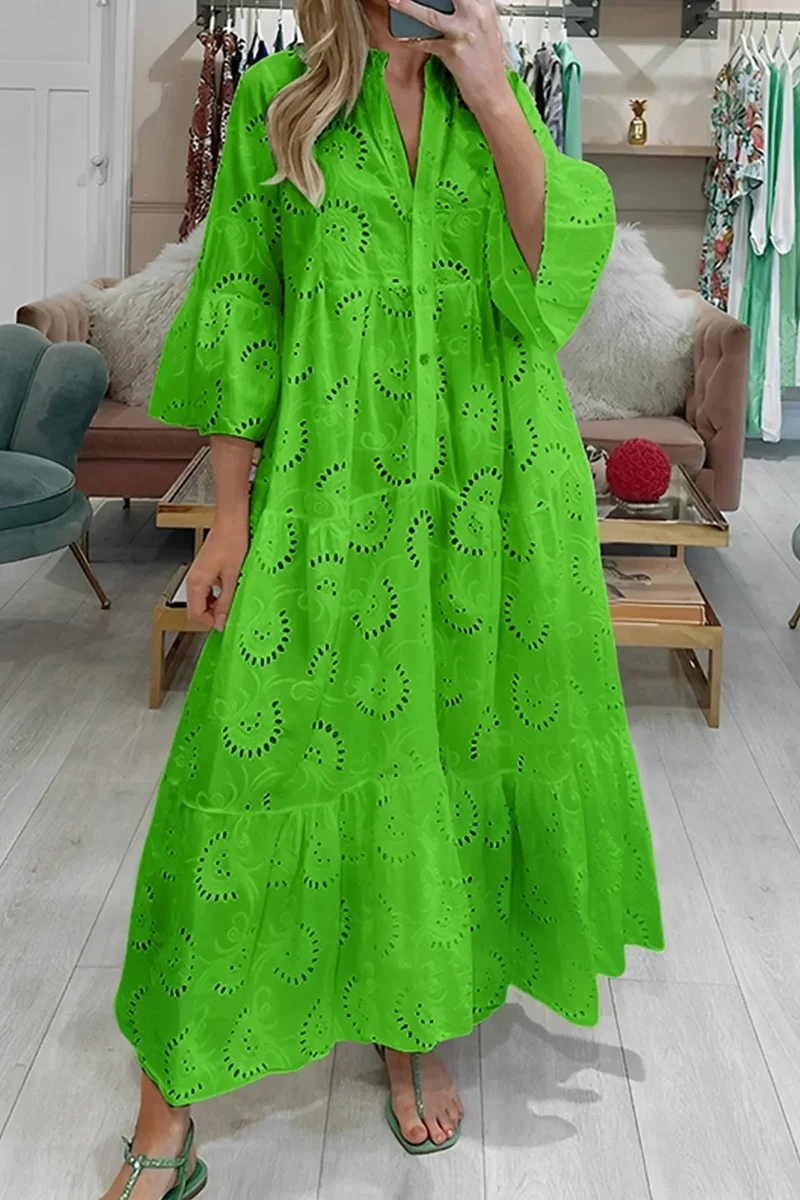 Cordelia | Sommerliches Kleid mit Lochmuster und V-Ausschnitt
