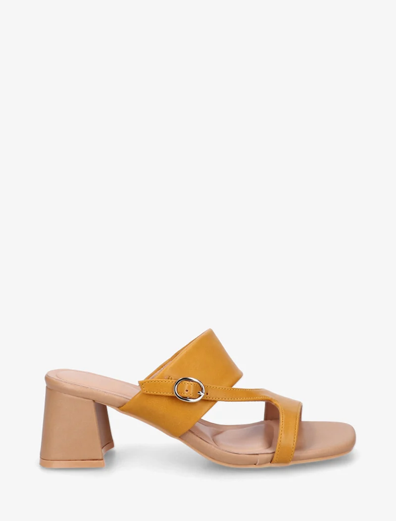 Plenda | Schlichte Sandalen mit asymmetrischem Riemen