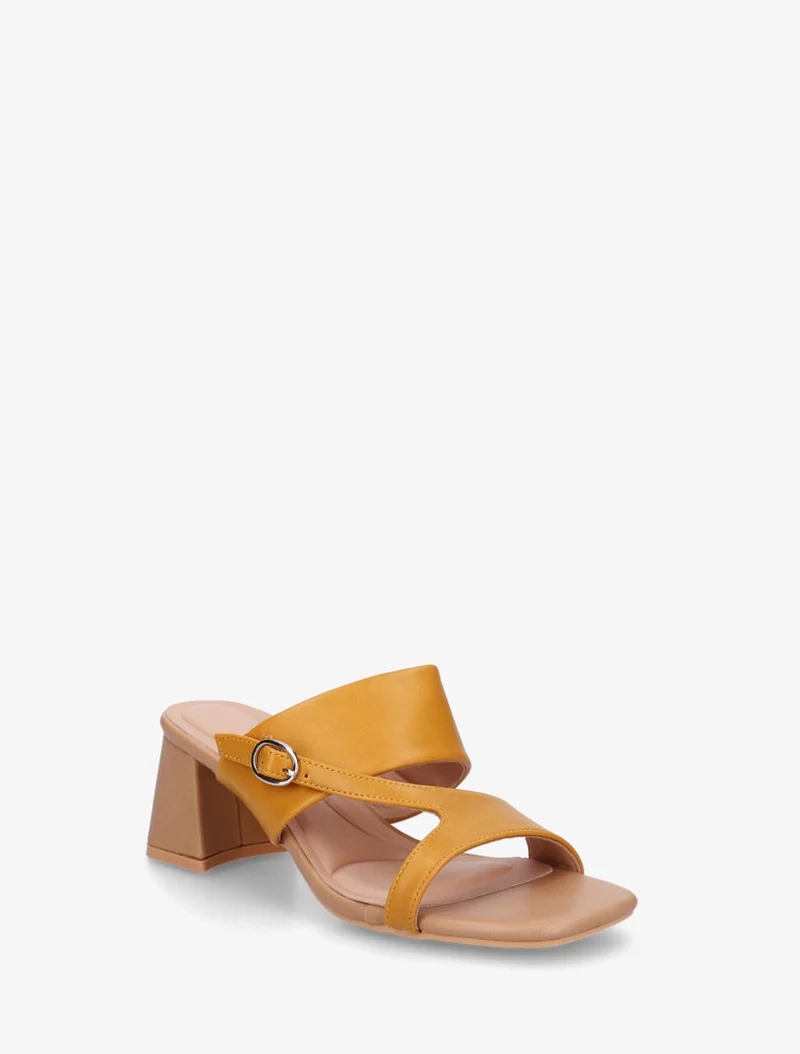 Plenda | Schlichte Sandalen mit asymmetrischem Riemen