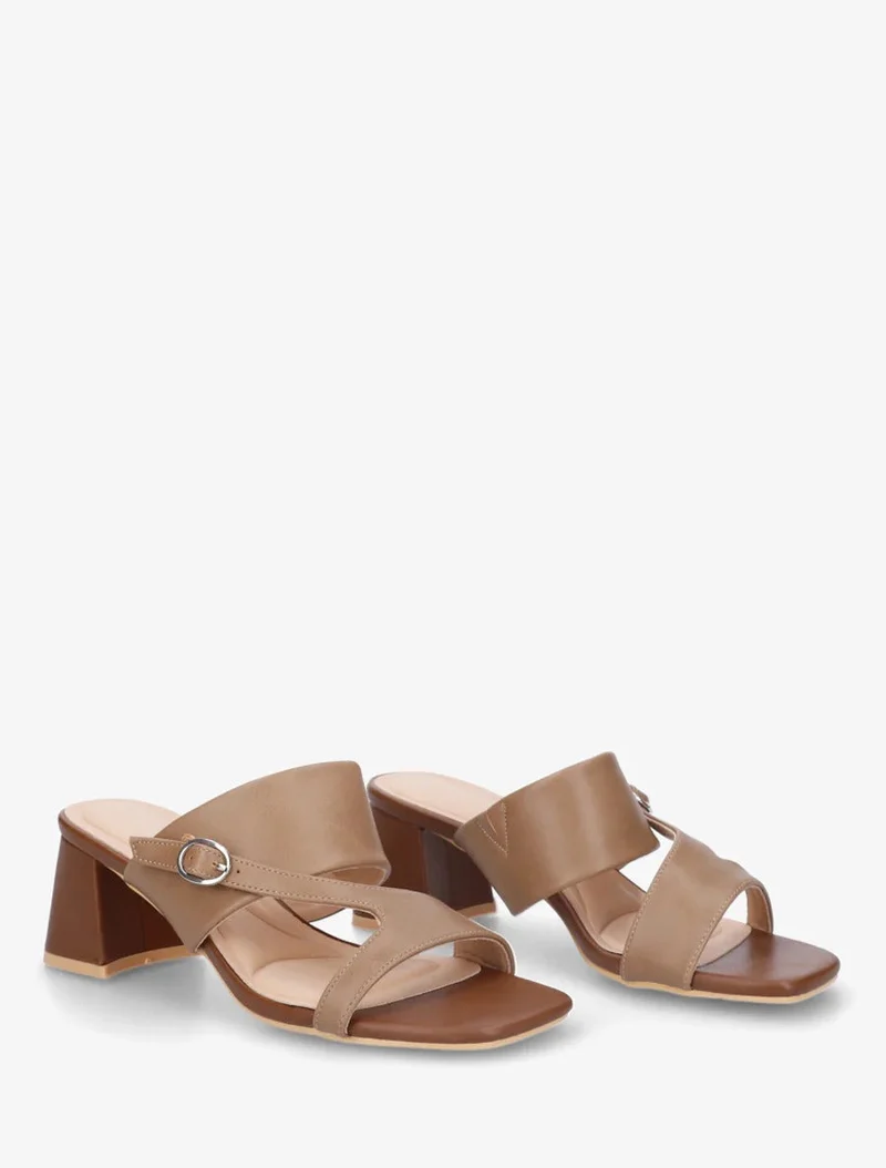 Plenda | Schlichte Sandalen mit asymmetrischem Riemen