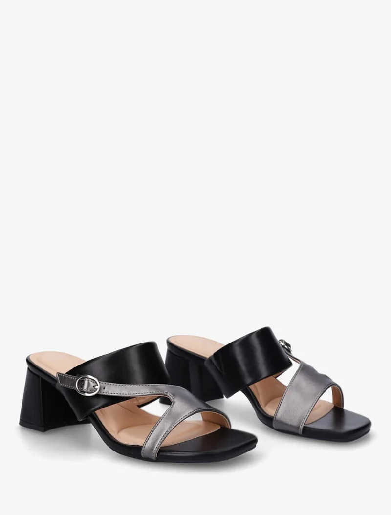 Plenda | Schlichte Sandalen mit asymmetrischem Riemen