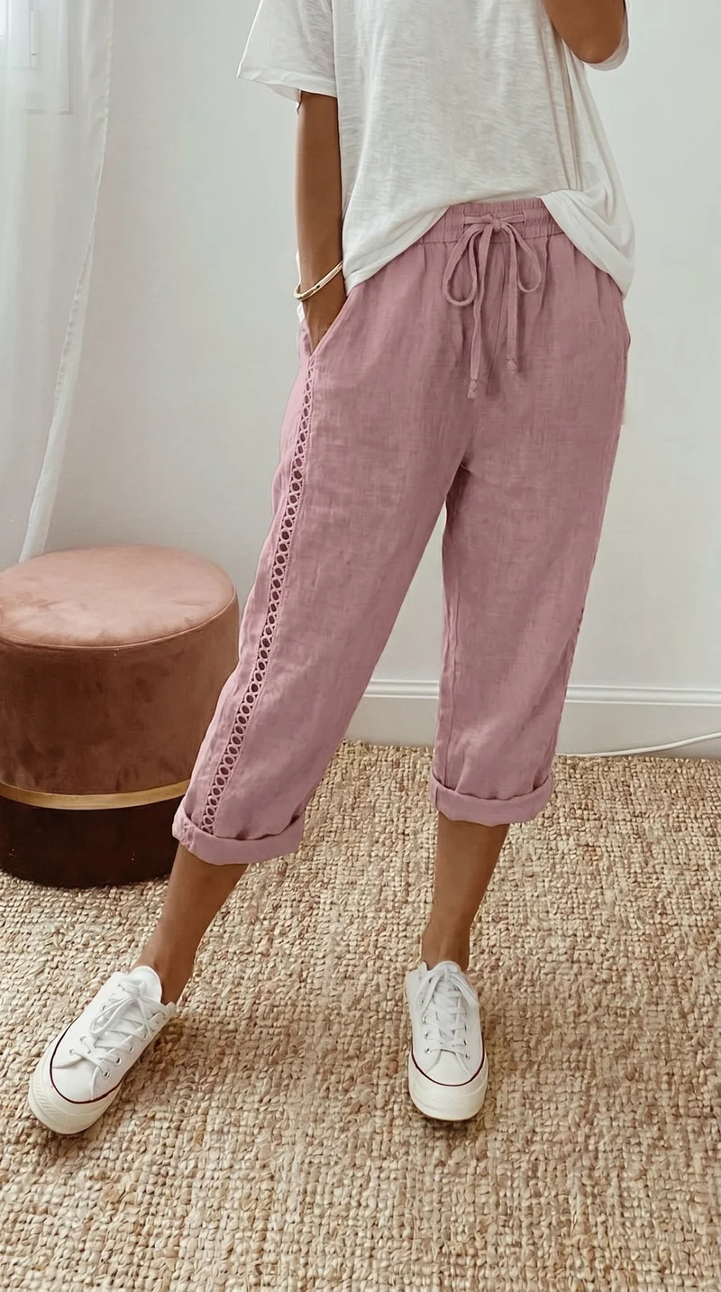 Mariele | Luftige Damen-Caprihose mit dekorativer Spitze