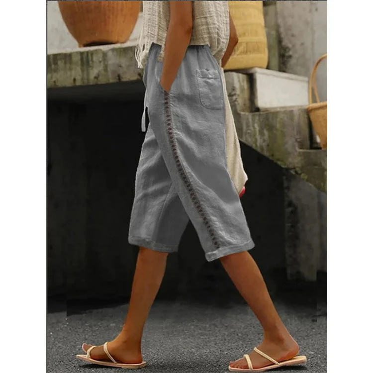 Mariele | Luftige Damen-Caprihose mit dekorativer Spitze