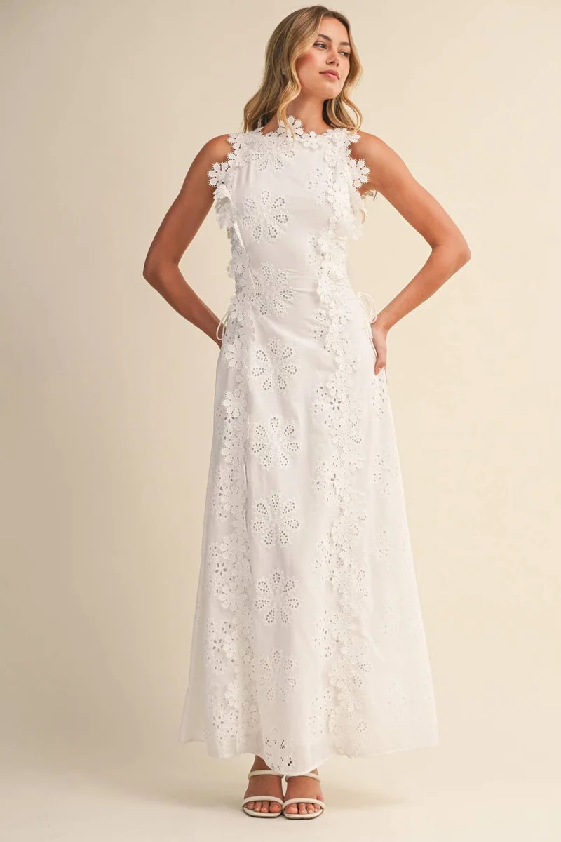 Amelora | Weißes Spitzen-Maxikleid mit ärmellosem Schnitt