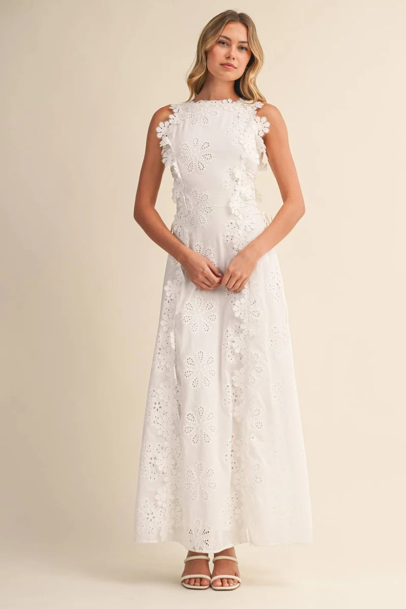 Amelora | Weißes Spitzen-Maxikleid mit ärmellosem Schnitt