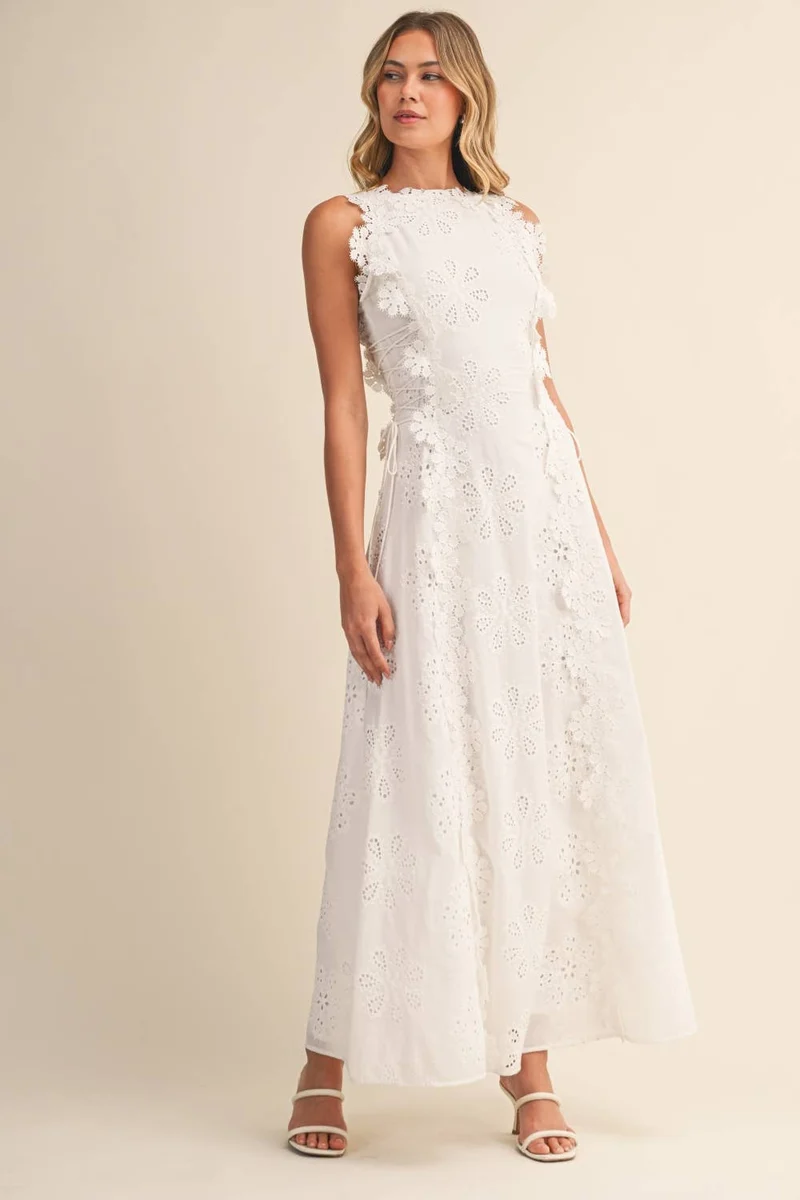 Amelora | Weißes Spitzen-Maxikleid mit ärmellosem Schnitt