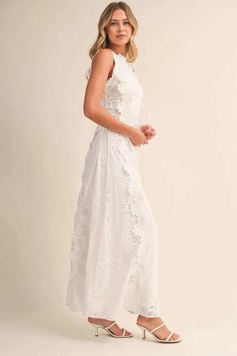 Amelora | Weißes Spitzen-Maxikleid mit ärmellosem Schnitt