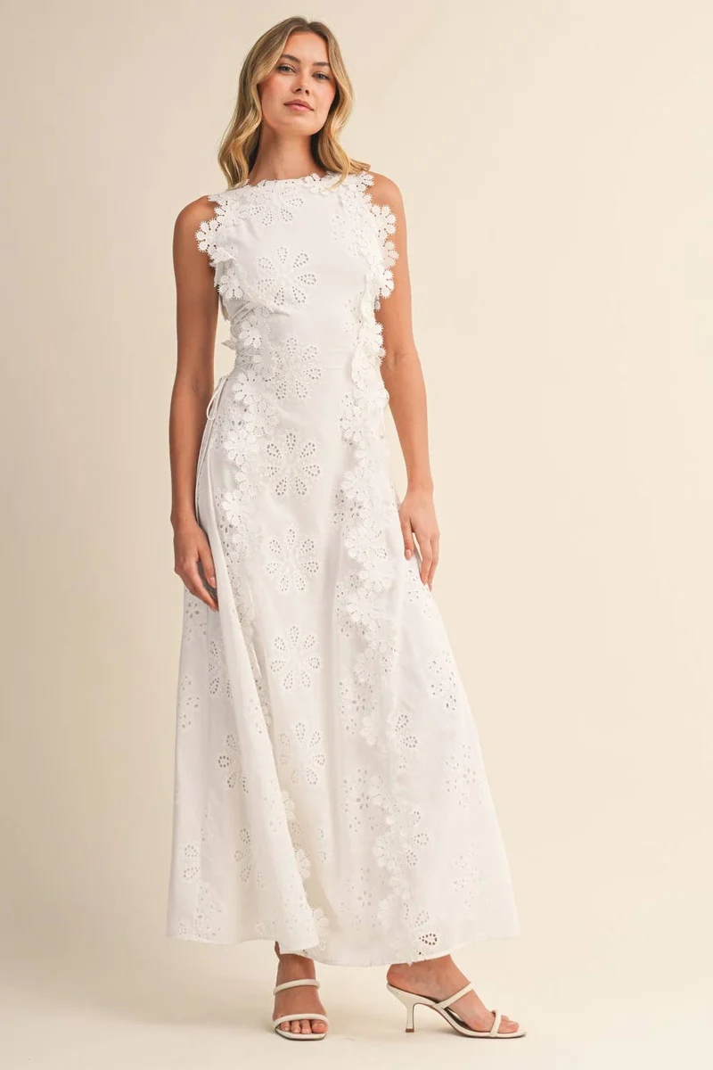 Amelora | Weißes Spitzen-Maxikleid mit ärmellosem Schnitt