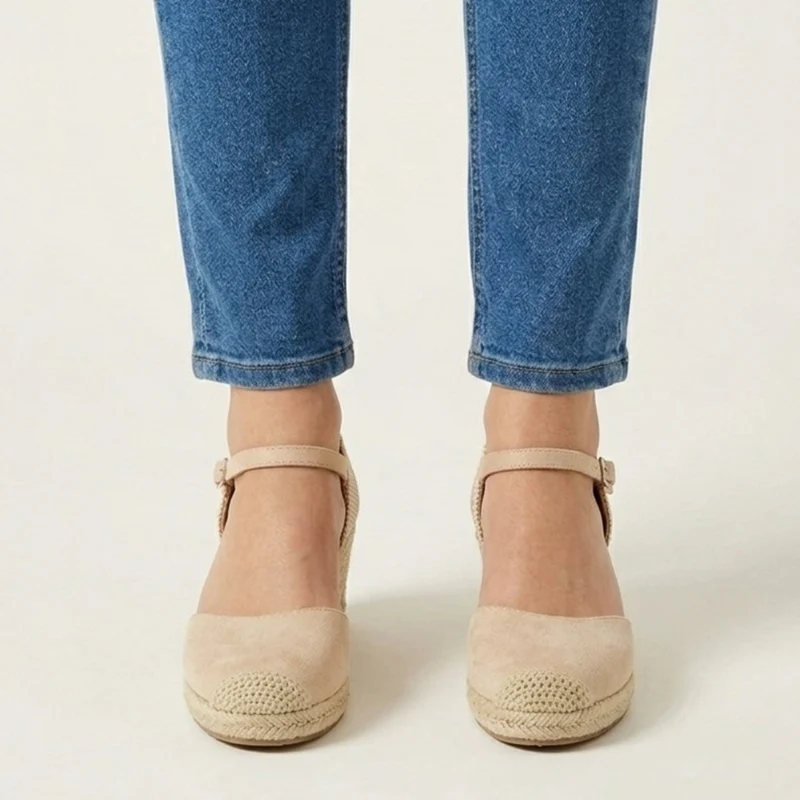 Janeva | Stilvolle Wedge-Sandalen mit geschlossener Zehenpartie