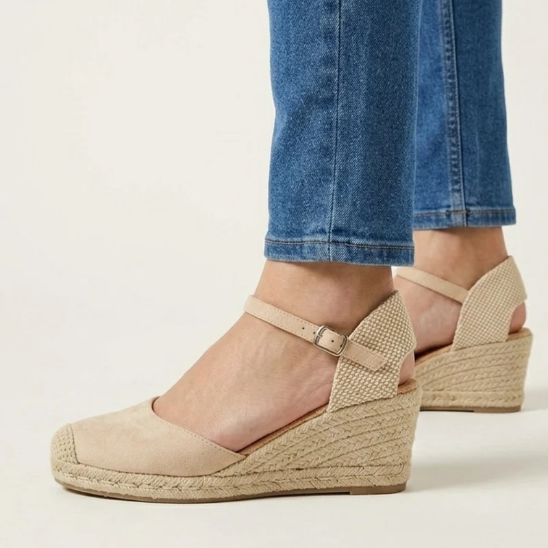 Janeva | Stilvolle Wedge-Sandalen mit geschlossener Zehenpartie