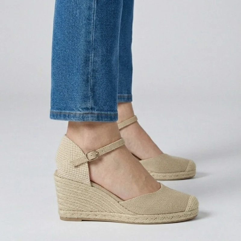 Janeva | Stilvolle Wedge-Sandalen mit geschlossener Zehenpartie