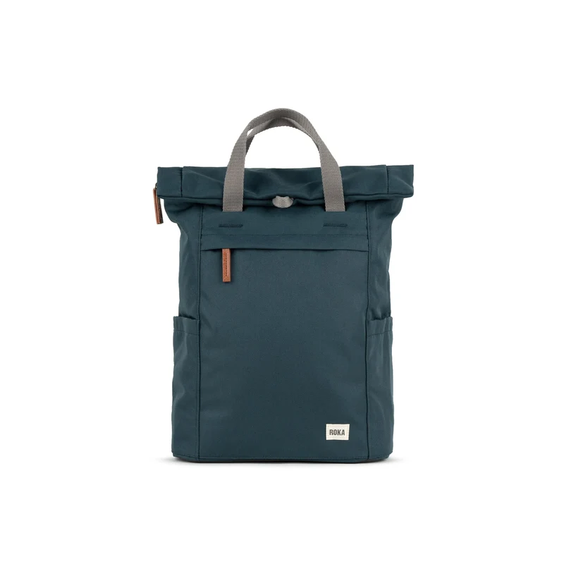 ROKA Finchley Eine rauchfarbene, mittelgroße Tasche aus recyceltem Canvas