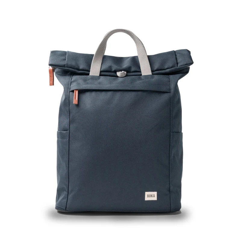 ROKA Finchley Eine große Tasche aus recyceltem Canvas mit dem Aufdruck „Rauchen“.