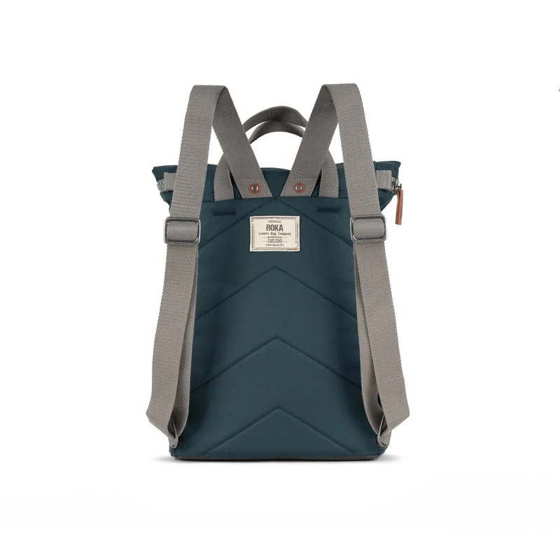 ROKA Finchley Eine große Tasche aus recyceltem Canvas mit dem Aufdruck „Rauchen“.