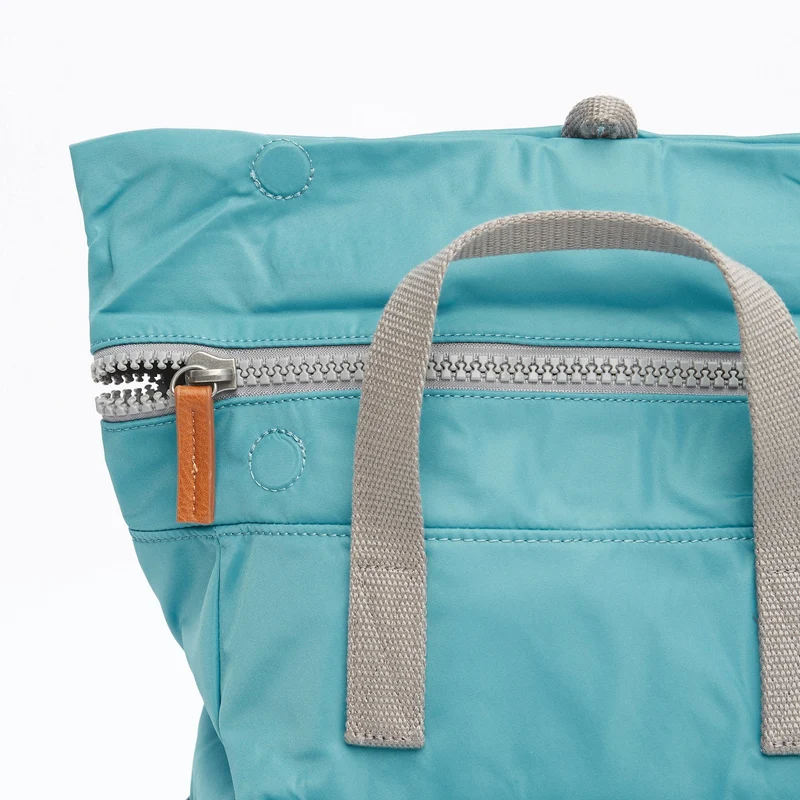 ROKA Canfield B Petrol Kleine Tasche aus recyceltem Nylon