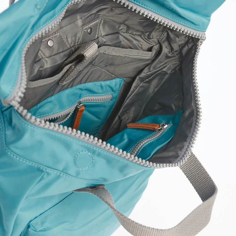 ROKA Canfield B Petrol Kleine Tasche aus recyceltem Nylon