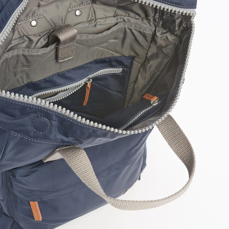 ROKA Canfield B Midnight Große Tasche aus recyceltem Nylon