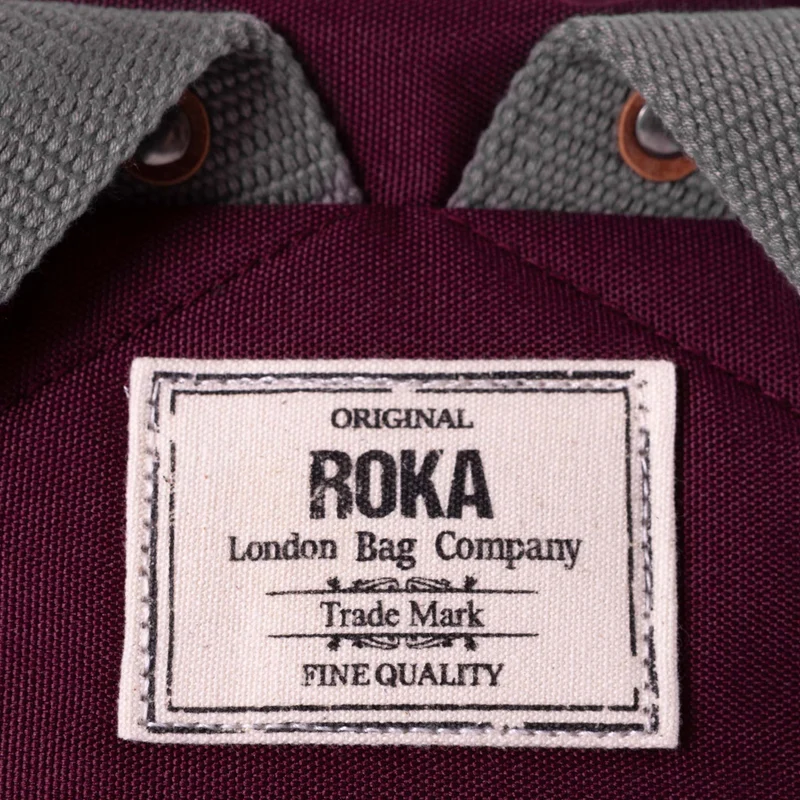 ROKA Finchley Eine kleine Tasche aus recyceltem Canvas von Sienna