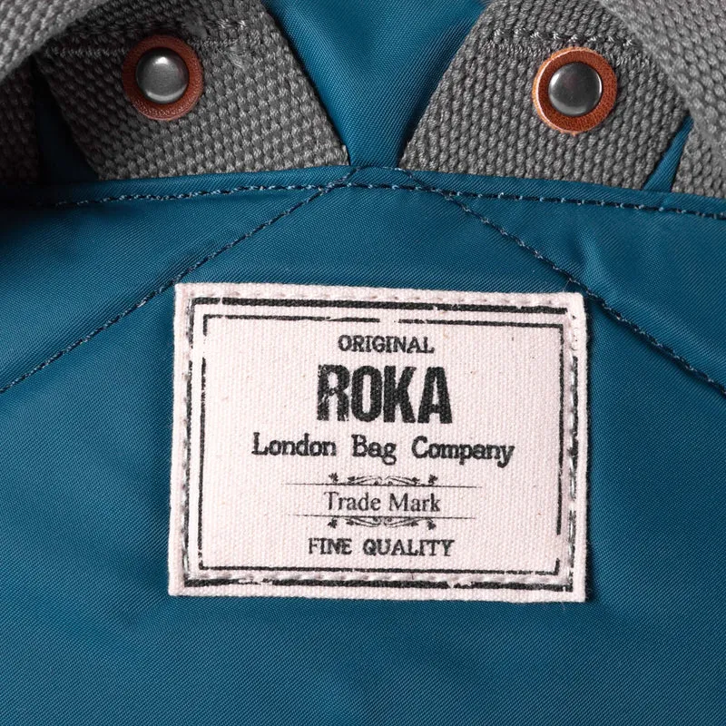 ROKA Canfield B Marine Kleine Tasche aus recyceltem Nylon