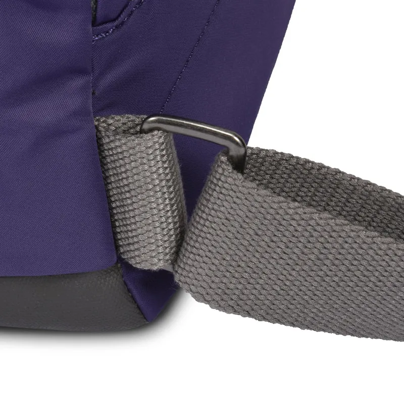 ROKA Canfield B Mulberry Kleine Tasche aus recyceltem Nylon