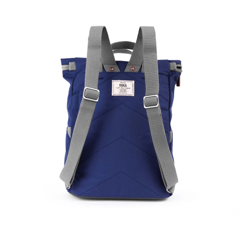 ROKA Finchley Eine große Tasche aus recyceltem Mineralstoff