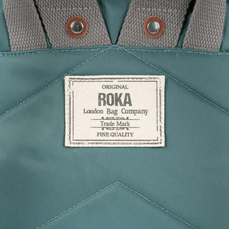 ROKA Canfield B Sage Kleine Tasche aus recyceltem Nylon