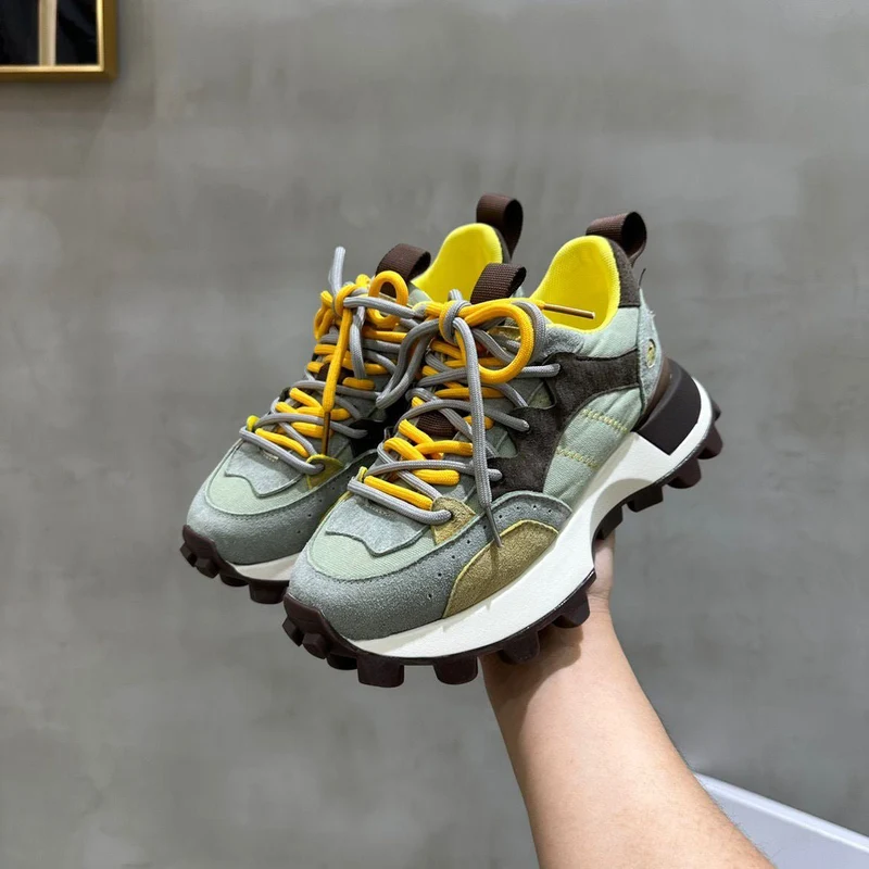 Damen Sneaker mit Profilsohle und Schnürung