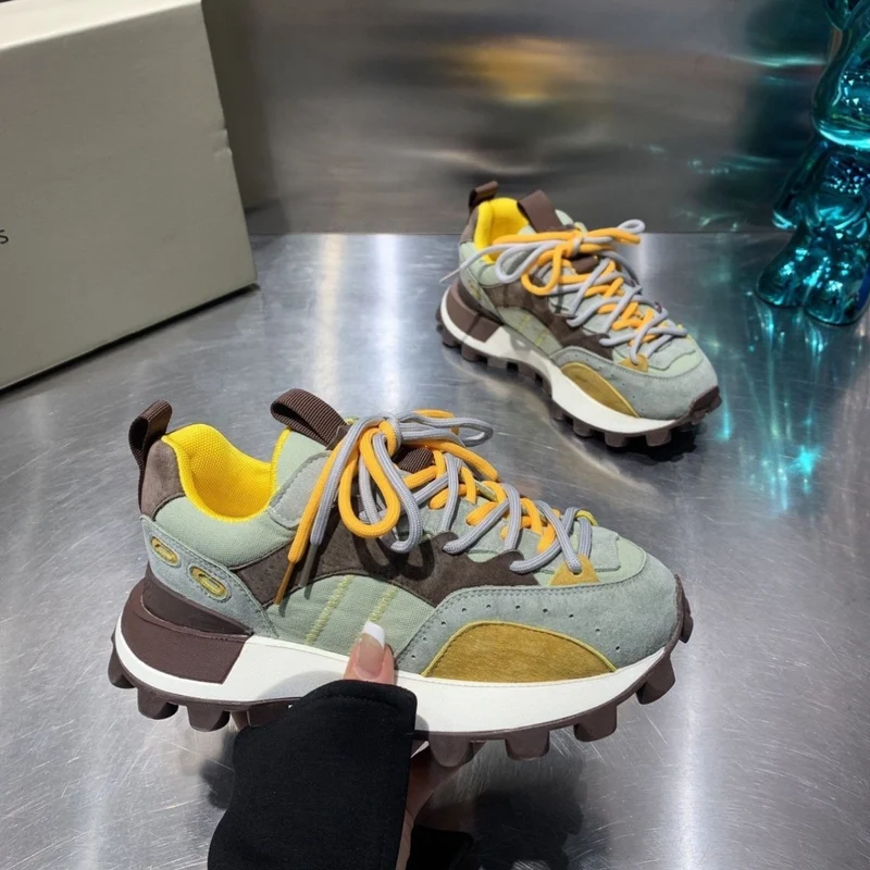 Damen Sneaker mit Profilsohle und Schnürung