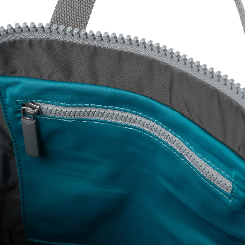ROKA Kreativer Abfall Canfield B Medium Tasche aus recyceltem Nylon, Edition 6