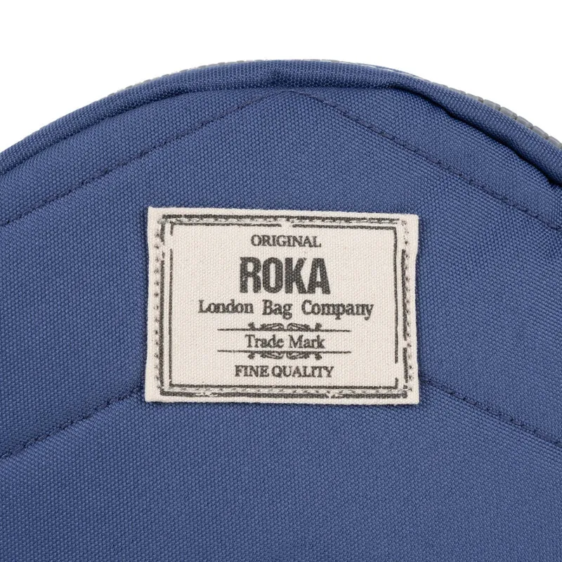 ROKA Paddington Kleine Tasche aus recyceltem Canvas, Farbe: Burnt Blue