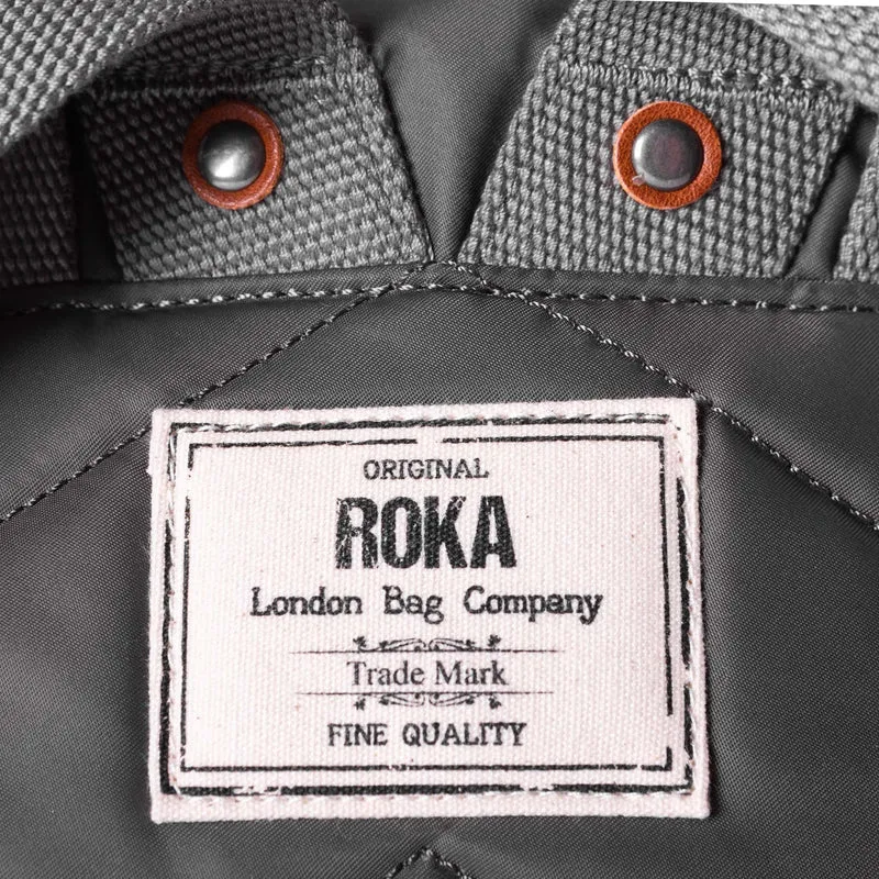 ROKA Canfield B Graphite Kleine Tasche aus recyceltem Nylon
