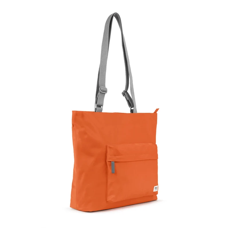 ROKA Trafalgar B Burnt Orange Tasche aus recyceltem Nylon