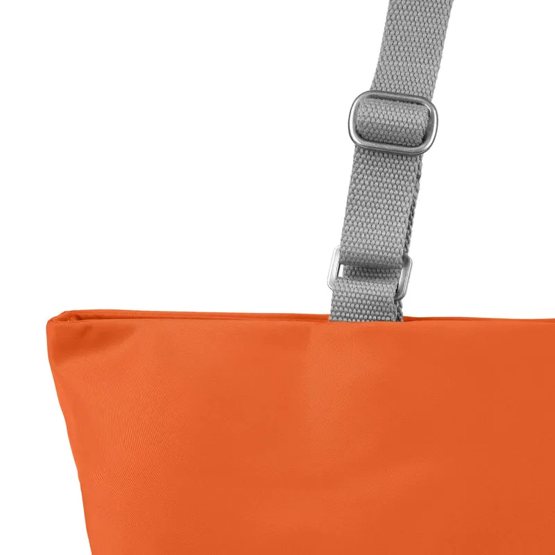 ROKA Trafalgar B Burnt Orange Tasche aus recyceltem Nylon
