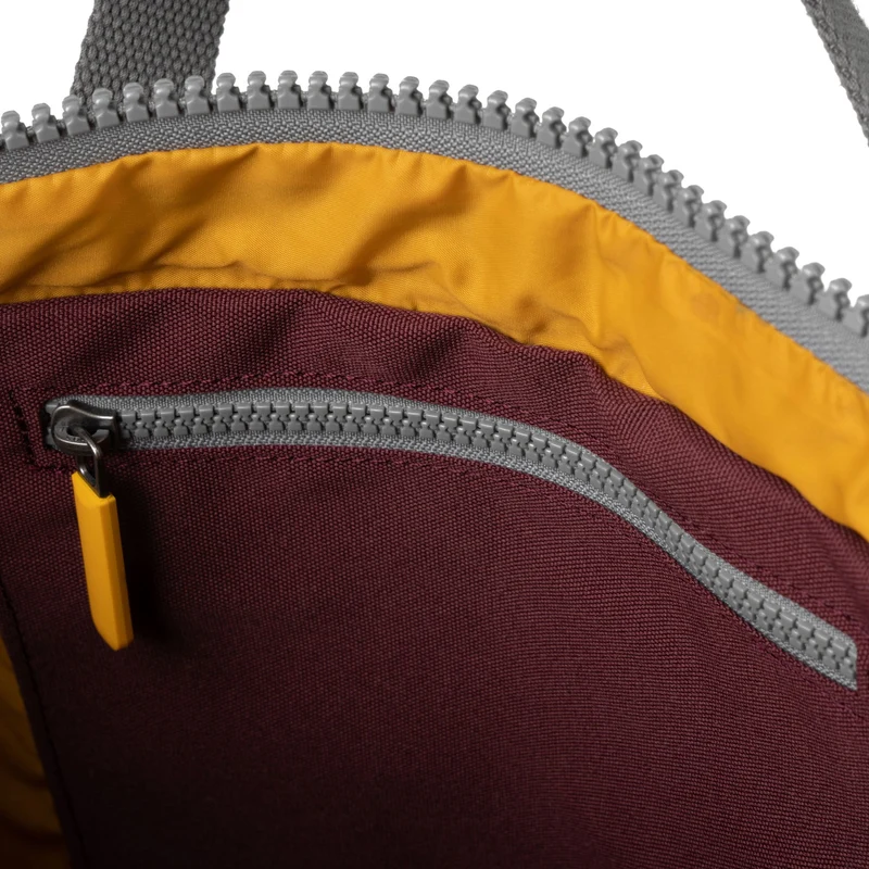 ROKA Gelbes Etikett Canfield B Zinfandel Medium Tasche aus recyceltem Canvas