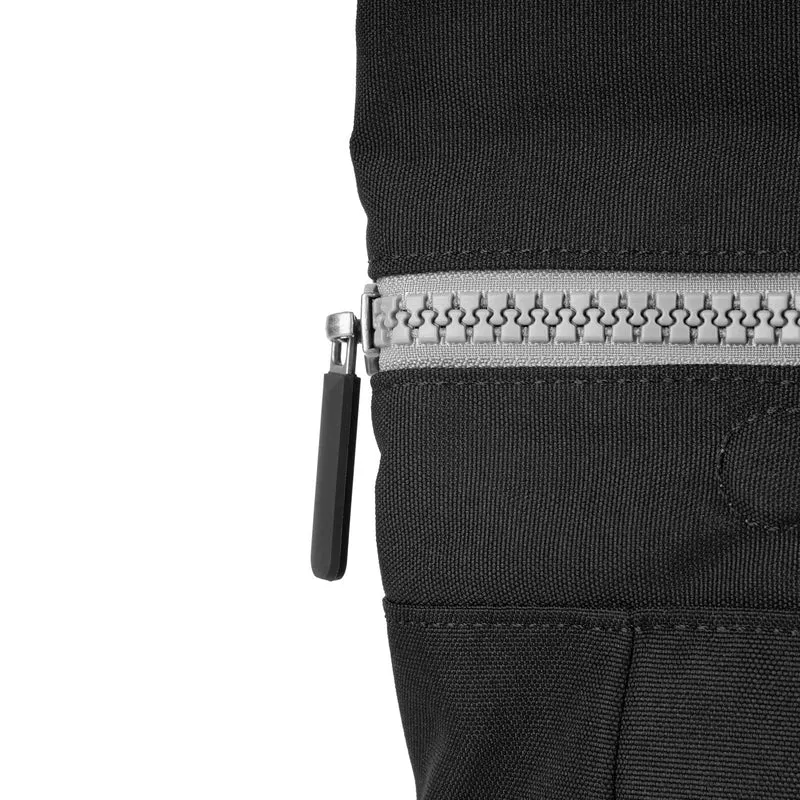 ROKA Black Label Canfield B Ash Medium Tasche aus recyceltem Canvas
