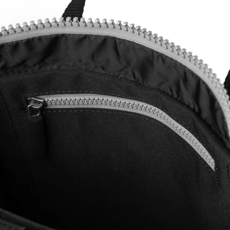 ROKA Black Label Canfield B Ash Medium Tasche aus recyceltem Canvas