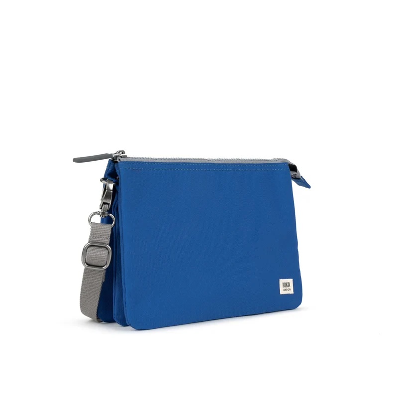 ROKA Carnaby Crossbody-Tasche aus recyceltem Canvas, Galactic Blue XL