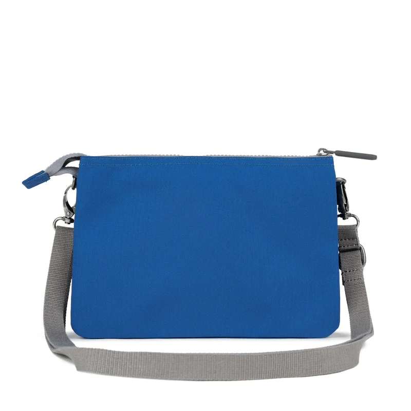 ROKA Carnaby Crossbody-Tasche aus recyceltem Canvas, Galactic Blue XL