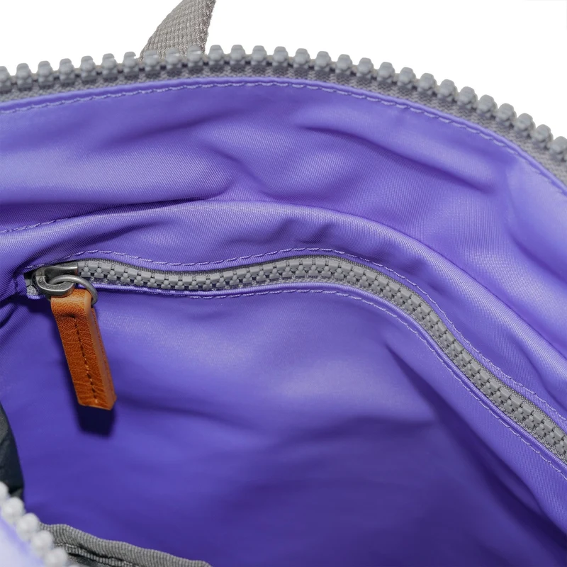 ROKA Bantry B Simple Lila Kleine Tasche aus recyceltem Nylon