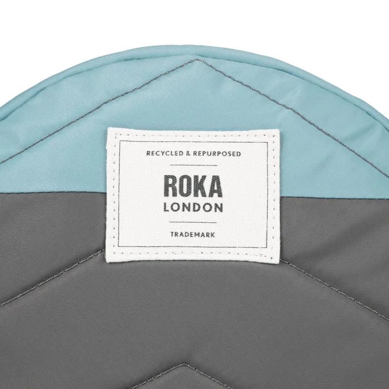 ROKA Kreativer Abfall Paddington B Graphit / Spearmint Recycling-Nylonbeutel