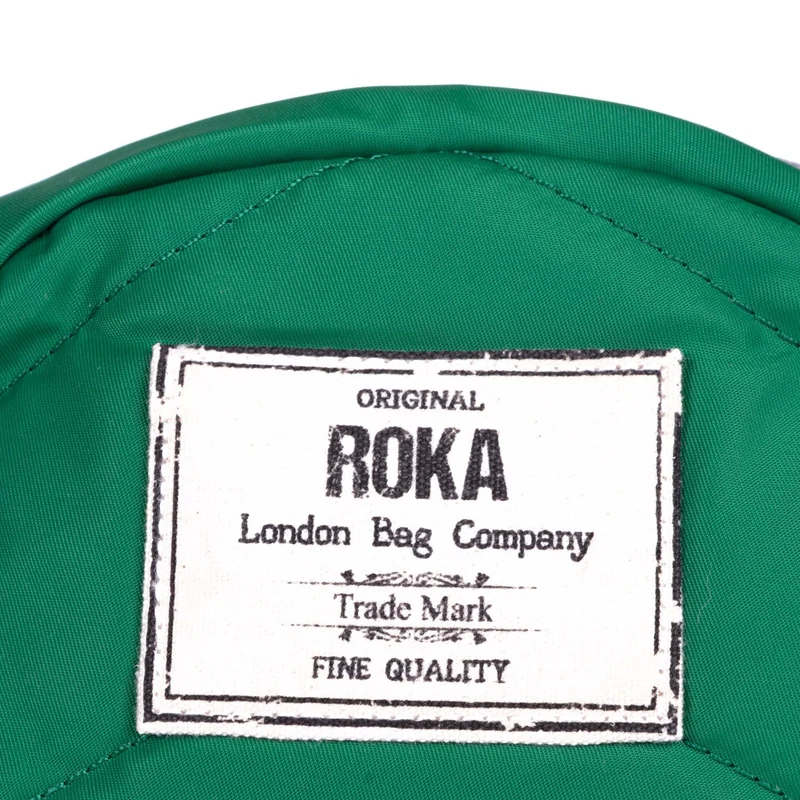 ROKA Paddington B Emerald Kleine Tasche aus recyceltem Nylon